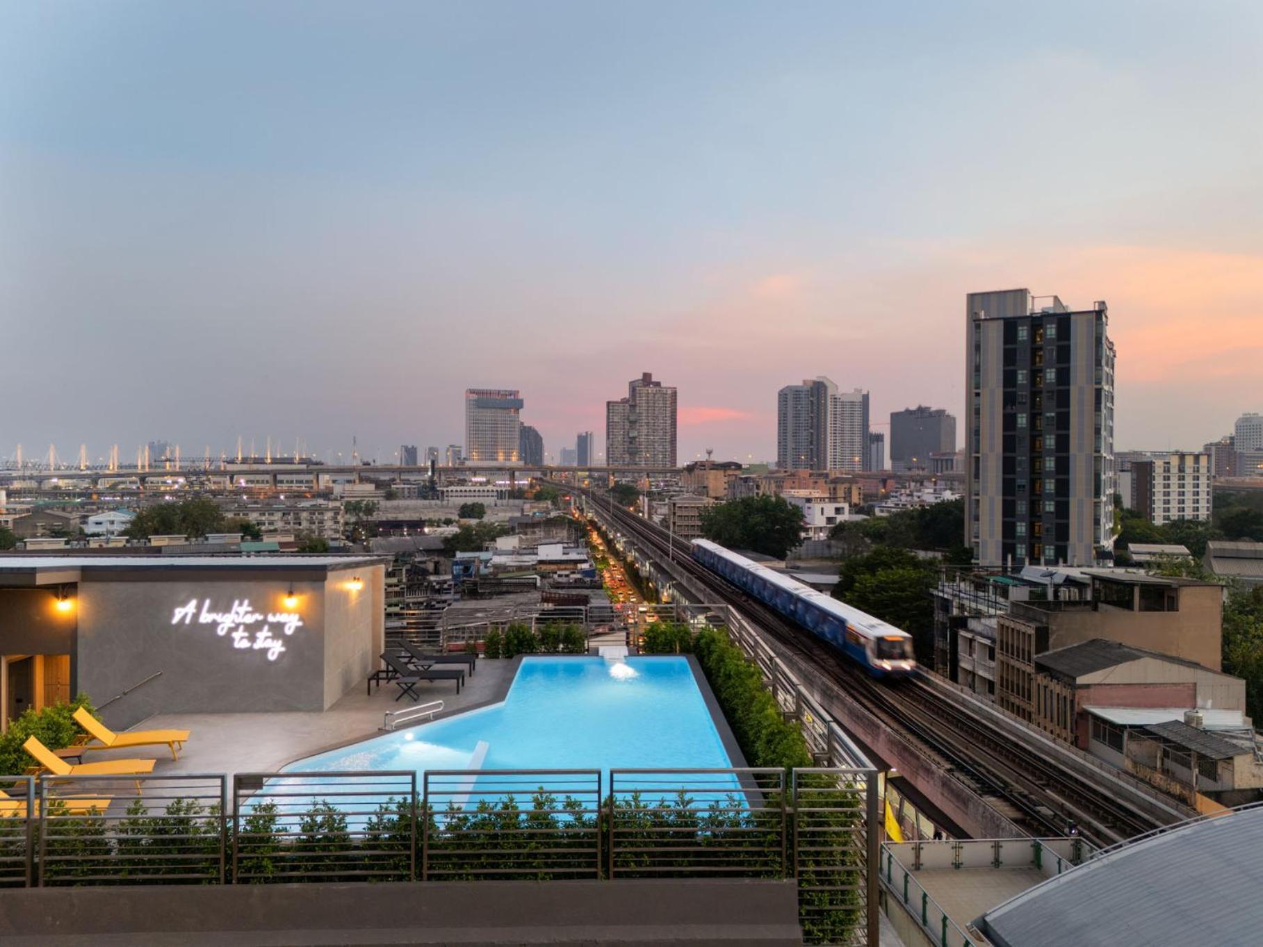 Hotel Lumen Bangkok Udomsuk Station Exterior foto