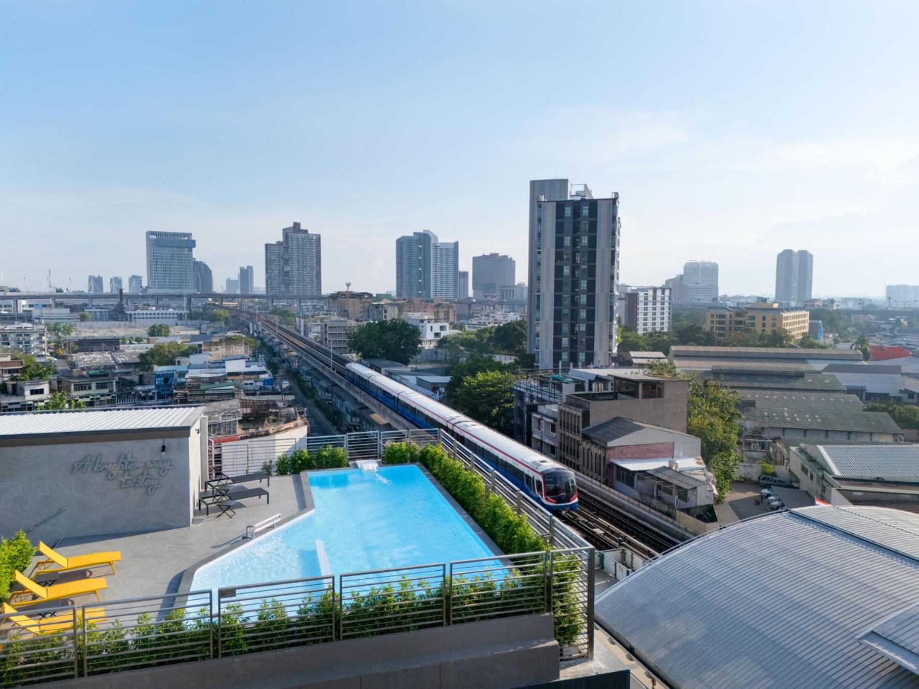 Hotel Lumen Bangkok Udomsuk Station Exterior foto